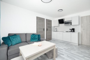 Jasne i Stylowe Apartamenty z Balkonem w Kołobrzegu Blisko Plaży by Noclegi Renters